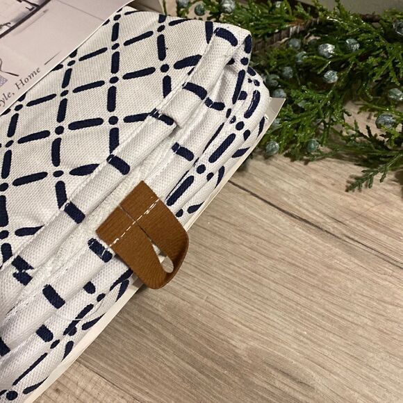 Huntington Home 3 Piece Apron/Potholder Set - Picture 5 of 6